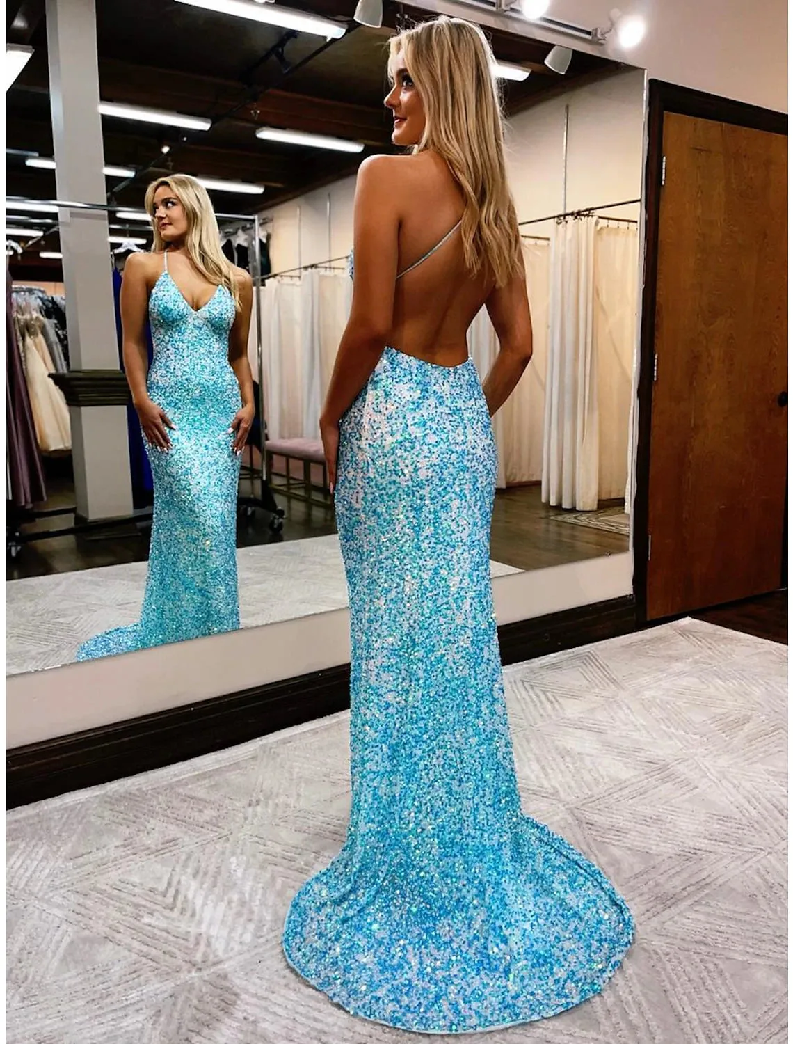 Luolandi Mermaid / Trumpet Prom Dresses Sexy Dress Formal Court Train Sleeveless V Neck Sequined Backless