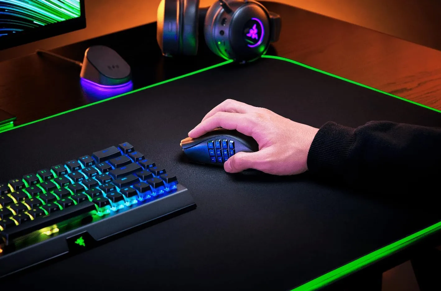 Razer Naga V2 HyperSpeed Wireless MMO Gaming Mouse: 19 Programmable Buttons - FGen-2 - (Renewed)